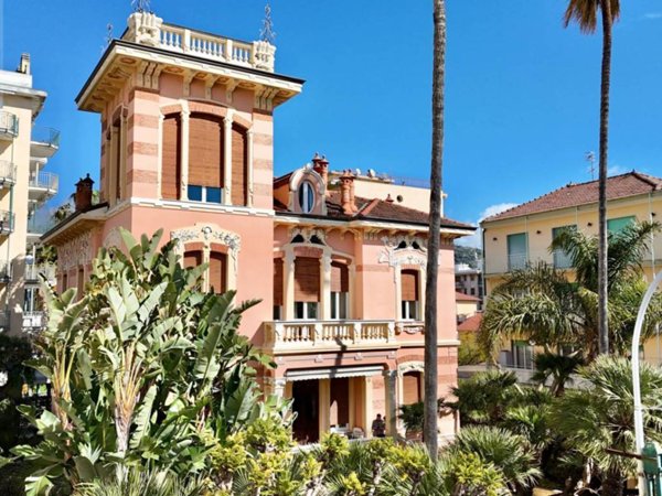 villa in vendita a Taggia in zona Arma di Taggia