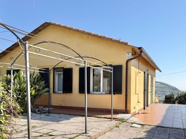 casa indipendente in vendita a Taggia in zona Arma di Taggia