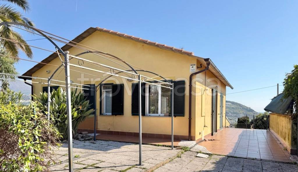 casa indipendente in vendita a Taggia in zona Arma di Taggia
