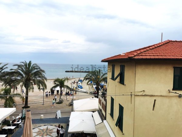 appartamento in vendita a Taggia in zona Arma di Taggia