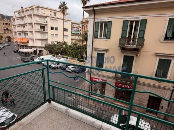 appartamento in vendita a Taggia in zona Arma di Taggia