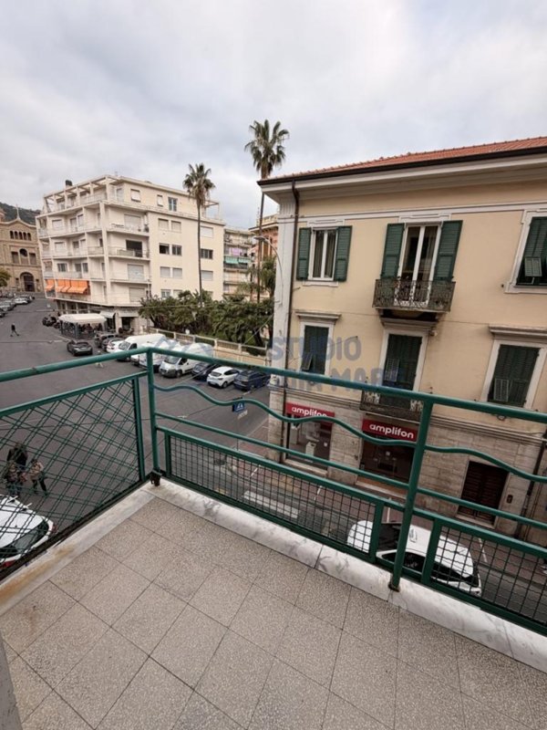 appartamento in vendita a Taggia in zona Arma di Taggia