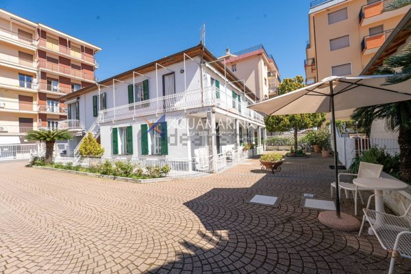 appartamento in vendita a Taggia in zona Arma di Taggia