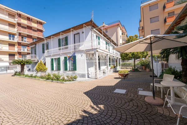 appartamento in vendita a Taggia in zona Arma di Taggia