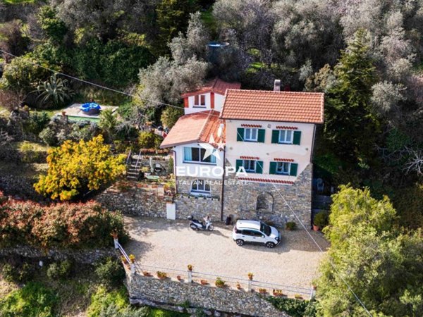casa indipendente in vendita a Taggia