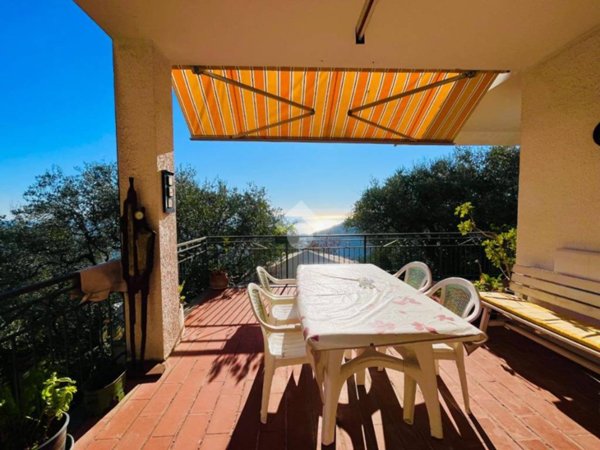 casa indipendente in vendita a Taggia