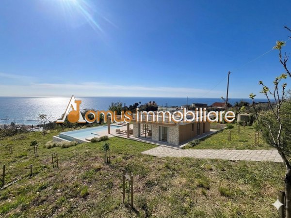 casa indipendente in vendita a Taggia in zona Arma di Taggia