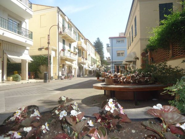 negozio in vendita a Taggia in zona Arma di Taggia