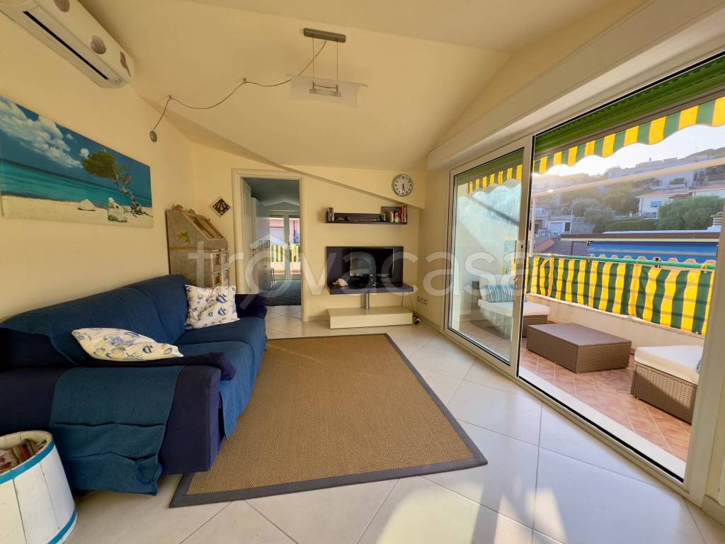 appartamento in vendita a Taggia in zona Arma di Taggia