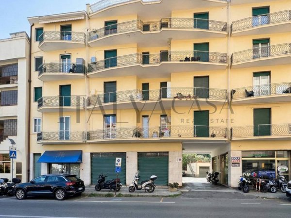 appartamento in vendita a Taggia in zona Arma di Taggia