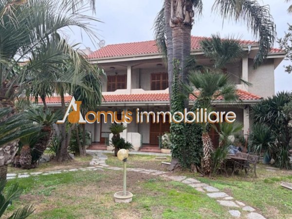 casa indipendente in vendita a Taggia in zona Arma di Taggia