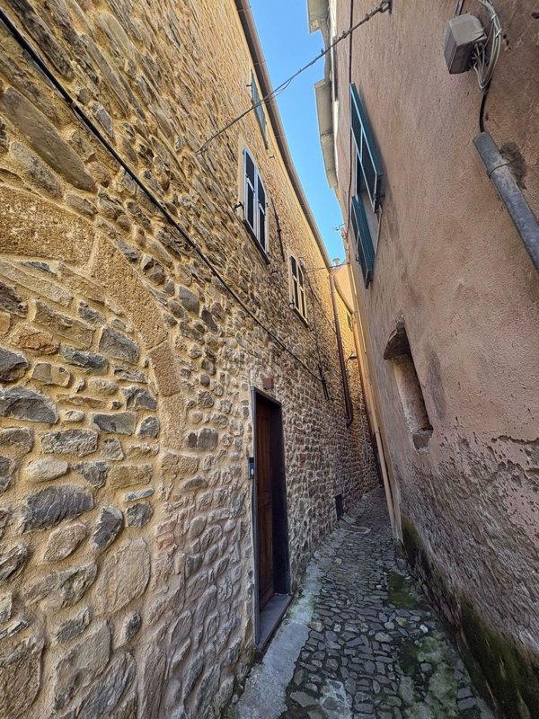 casa indipendente in vendita a Taggia