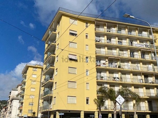 appartamento in vendita a Taggia in zona Arma di Taggia