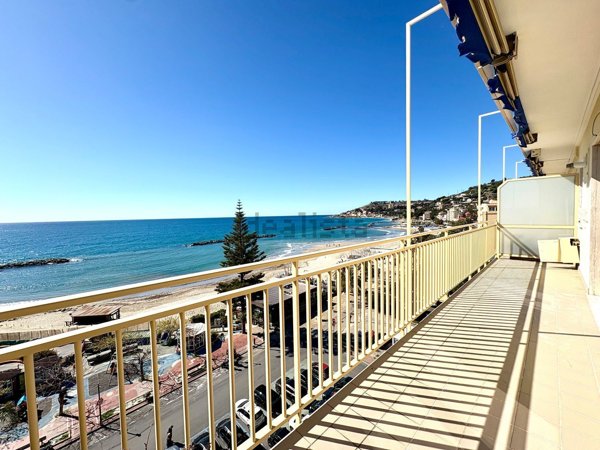 appartamento in vendita a Taggia in zona Arma di Taggia