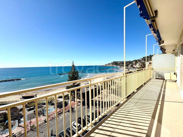 appartamento in vendita a Taggia in zona Arma di Taggia