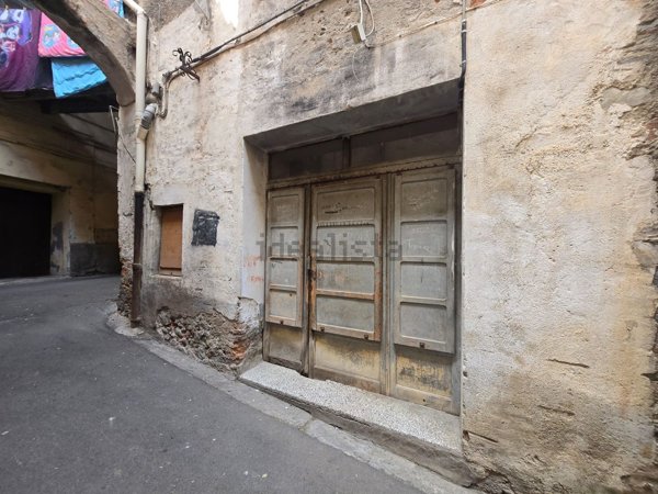 locale di sgombero in vendita a Taggia