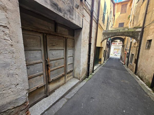 locale commerciale in vendita a Taggia