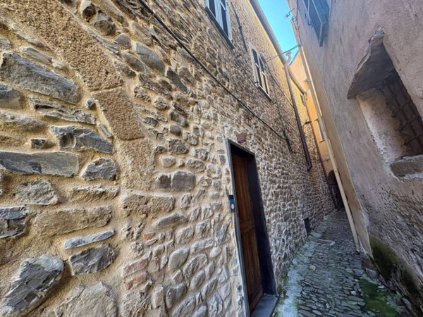 casa indipendente in vendita a Taggia