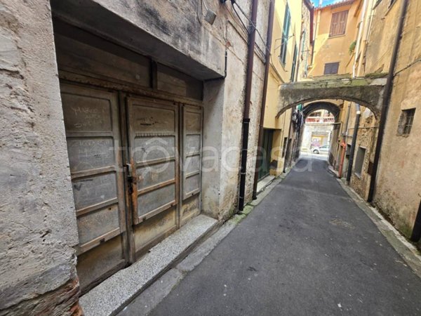 locale commerciale in vendita a Taggia