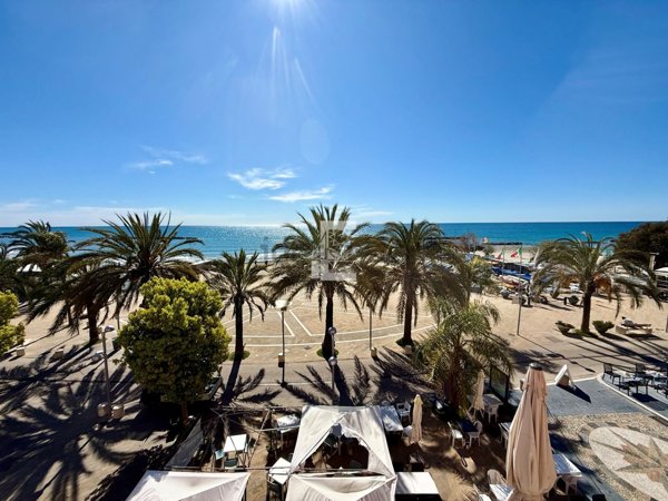 appartamento in vendita a Taggia in zona Arma di Taggia