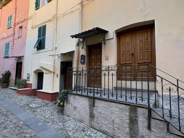 casa indipendente in vendita a Taggia