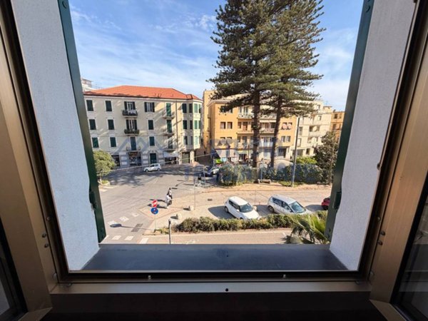 appartamento in vendita a Taggia in zona Arma di Taggia