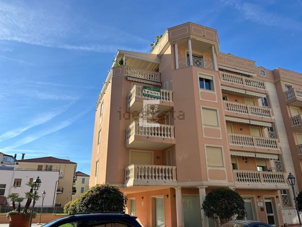 appartamento in vendita a Taggia in zona Arma di Taggia