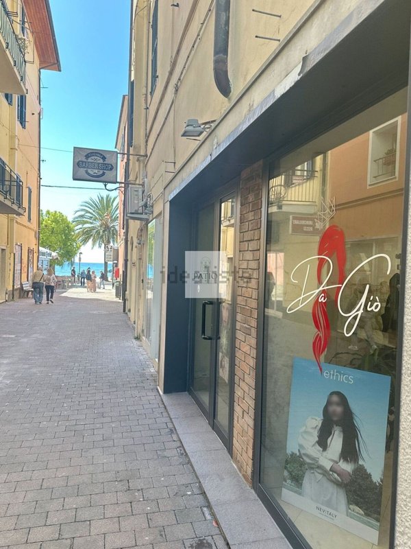 casa semindipendente in vendita a Taggia in zona Arma di Taggia