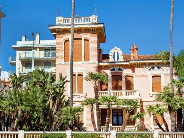 villa in vendita a Taggia in zona Arma di Taggia