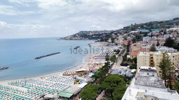appartamento in vendita a Taggia in zona Arma di Taggia