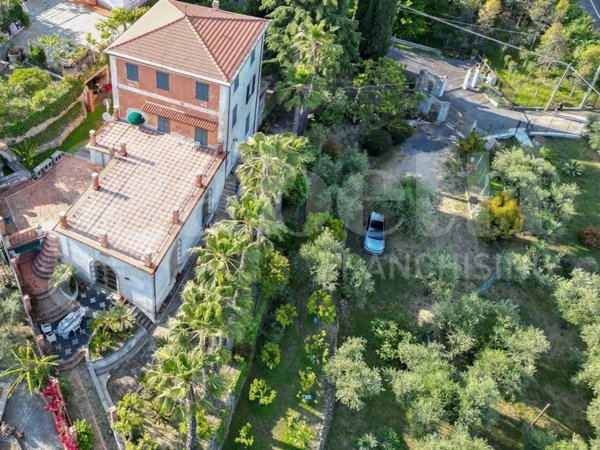 casa indipendente in vendita a Taggia