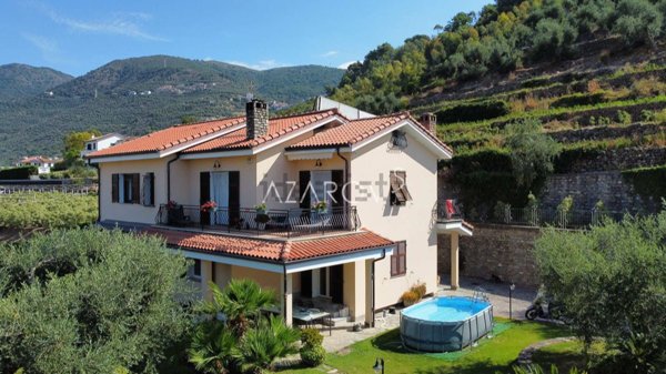 casa indipendente in vendita a Taggia in zona Levà