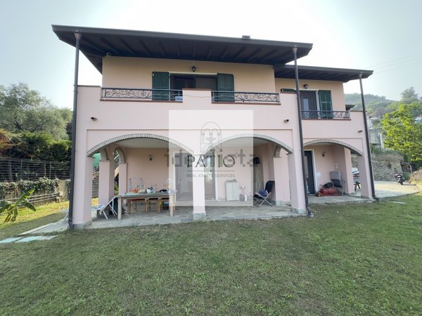 casa indipendente in vendita a Taggia in zona Borghi