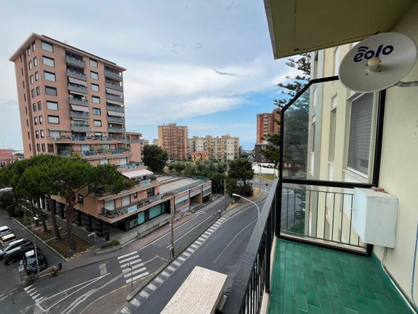 appartamento in vendita a Taggia in zona Arma di Taggia