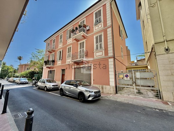 appartamento in vendita a Taggia in zona Arma di Taggia
