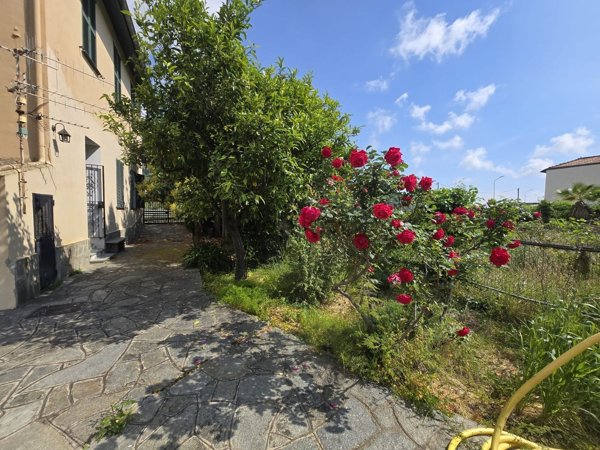 casa indipendente in vendita a Taggia