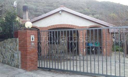 casa indipendente in vendita a Taggia in zona Levà
