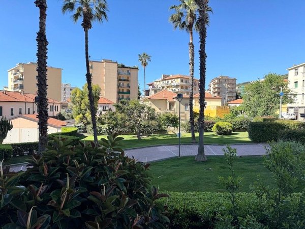 appartamento in vendita a Taggia in zona Arma di Taggia