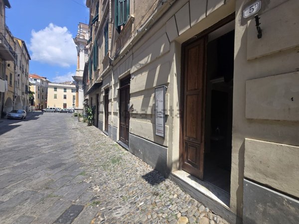 locale commerciale in vendita a Taggia
