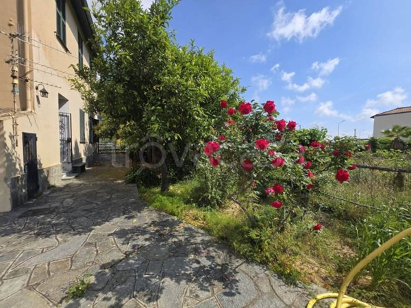 casa indipendente in vendita a Taggia