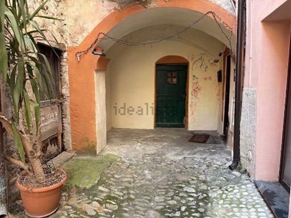 locale di sgombero in vendita a Taggia