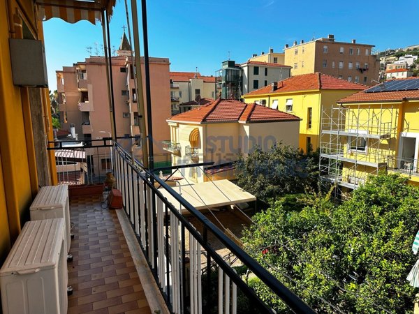 appartamento in vendita a Taggia in zona Arma di Taggia