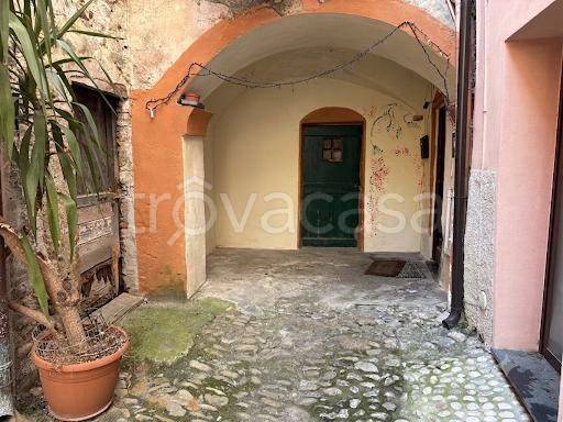 locale commerciale in vendita a Taggia