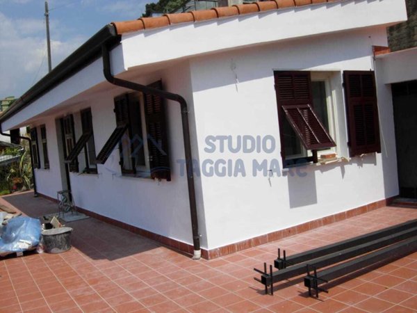 casa indipendente in vendita a Taggia in zona Levà