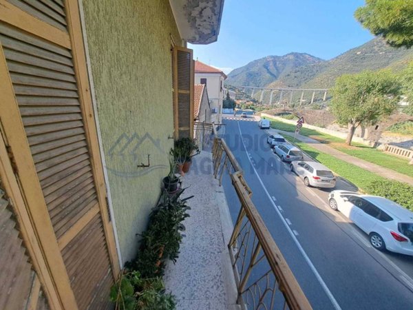 appartamento in vendita a Taggia in zona Levà