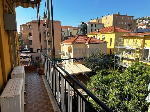 appartamento in vendita a Taggia in zona Arma di Taggia