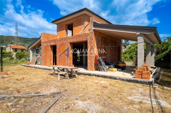 casa indipendente in vendita a Taggia in zona Levà