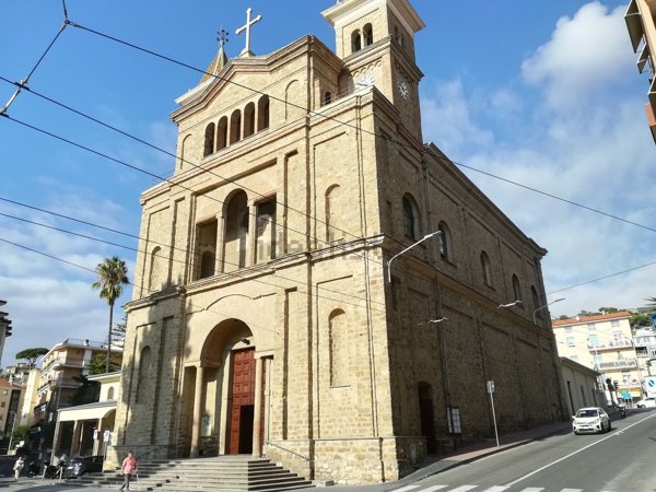 appartamento in vendita a Taggia in zona Arma di Taggia