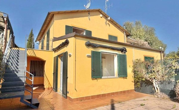 casa indipendente in vendita a Taggia in zona Levà