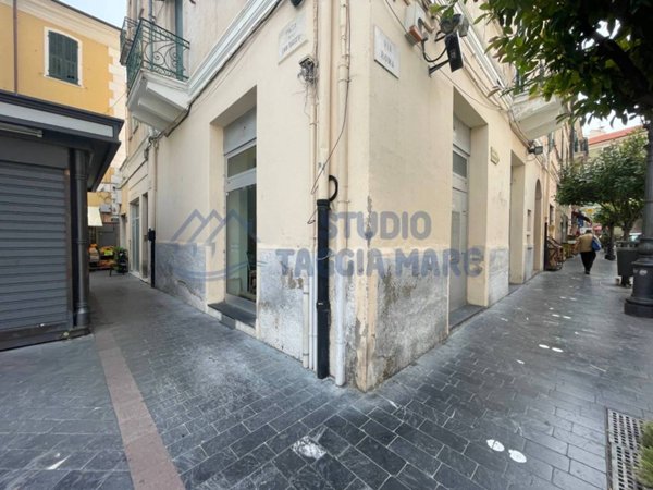 locale commerciale in vendita a Taggia